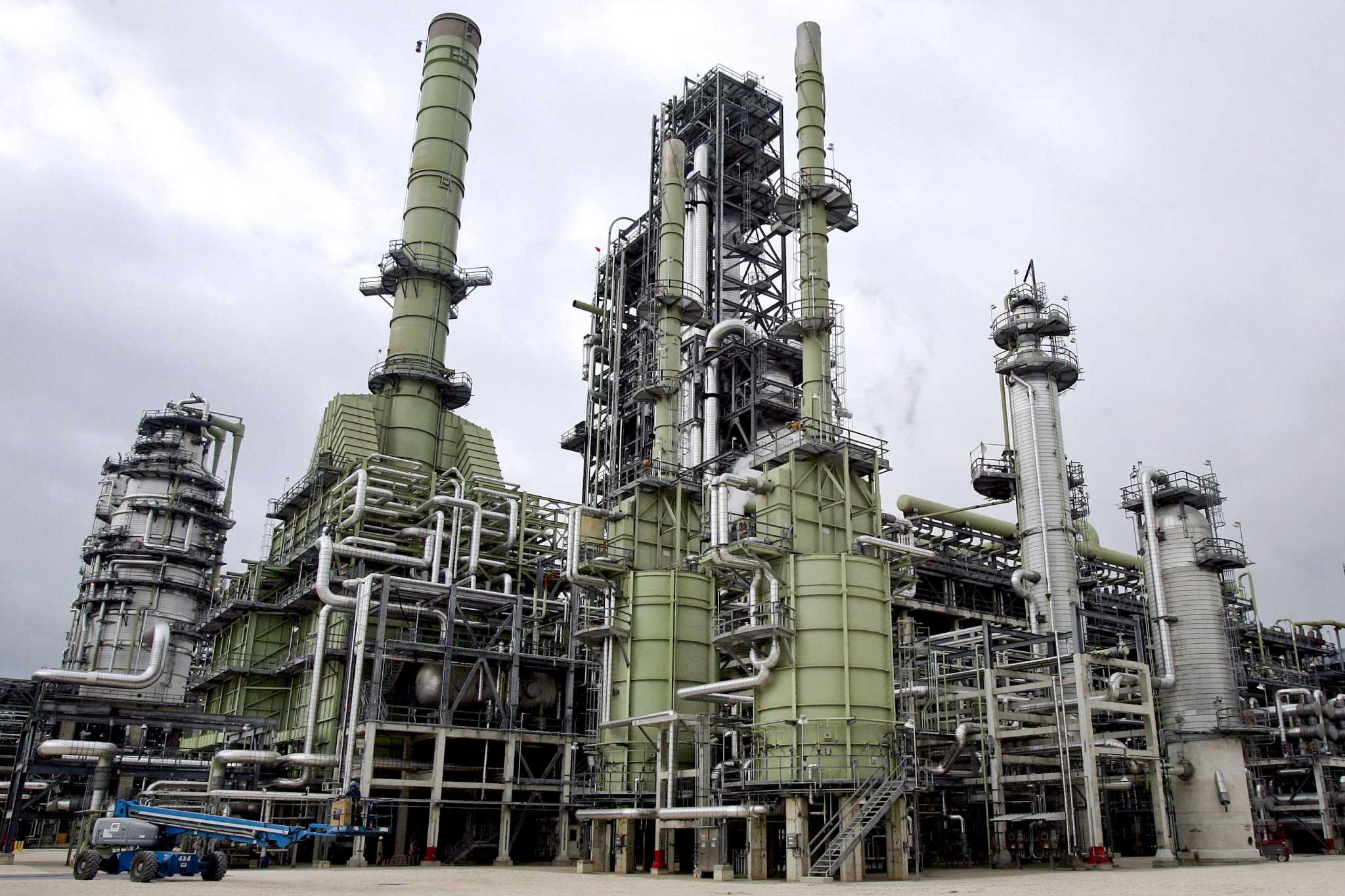 Oil Refinery - SAVINGS UK Ltd